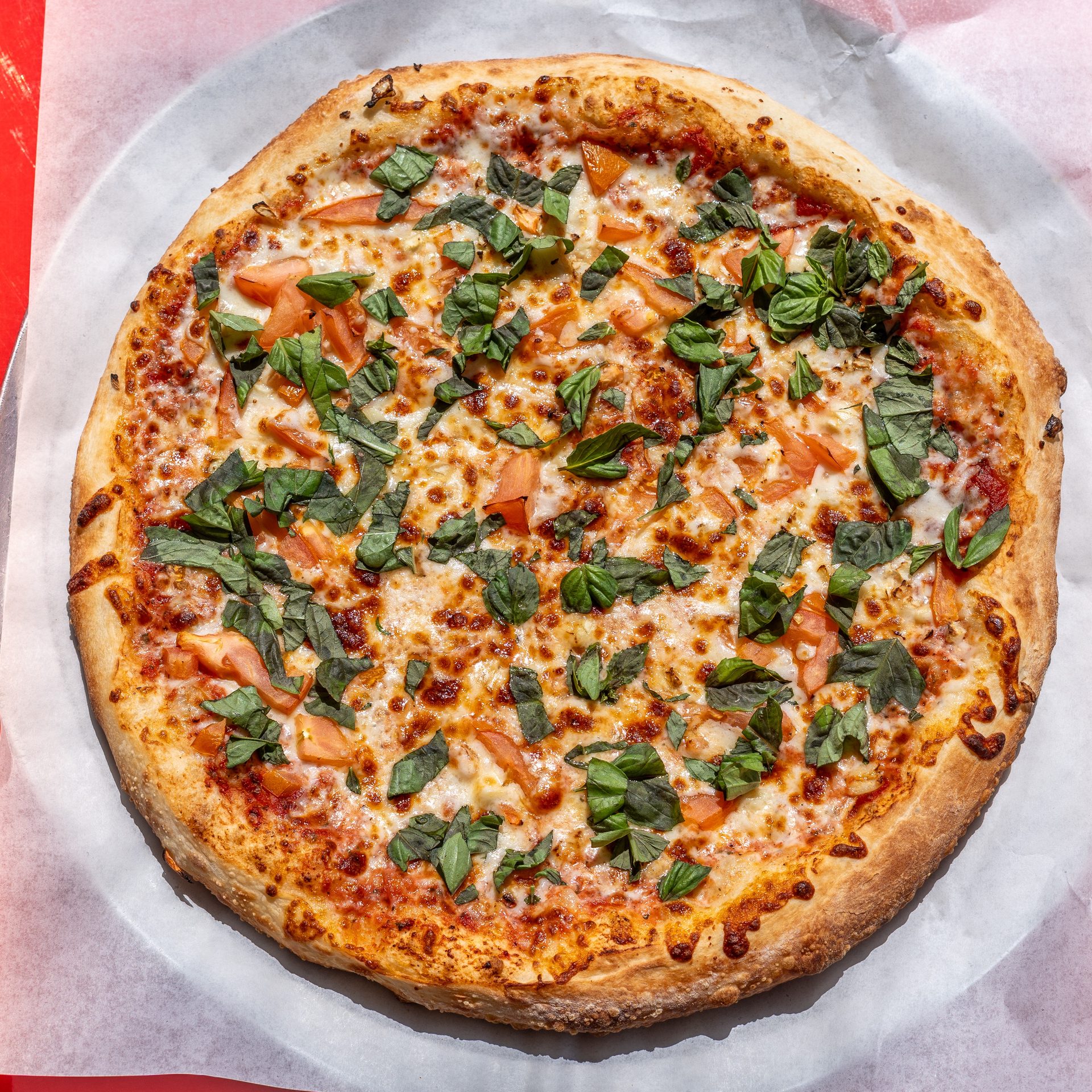 BIG PIZZA. NEW YORK ATTITUDE.